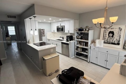 Condo in Boca Raton, Florida, 2 bedrooms  № 2030116 - photo 17