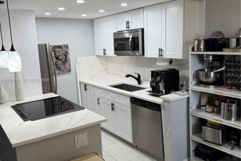 Condo in Boca Raton, Florida, 2 bedrooms  № 2030116 - photo 27