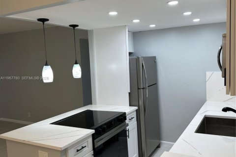 Condo in Boca Raton, Florida, 2 bedrooms  № 2030116 - photo 2