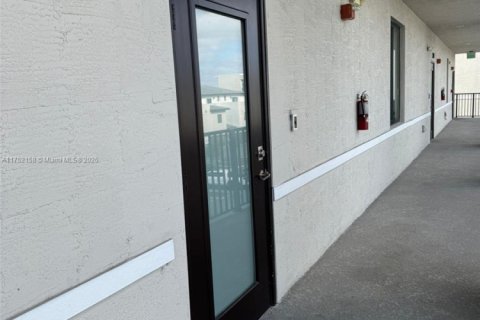 Condo in Doral, Florida, 3 bedrooms in URBANA  № 1729801 - photo 1