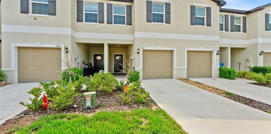 Adosado en Zephyrhills, Florida 3 dormitorios, 151.8 m2 № 2279717