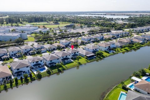 House in Miramar, Florida 4 bedrooms, 251.21 sq.m. № 1922394 - photo 4