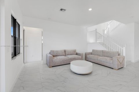 House in Miramar, Florida 4 bedrooms, 251.21 sq.m. № 1922394 - photo 11
