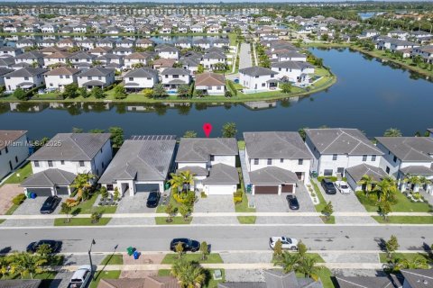 House in Miramar, Florida 4 bedrooms, 251.21 sq.m. № 1922394 - photo 1