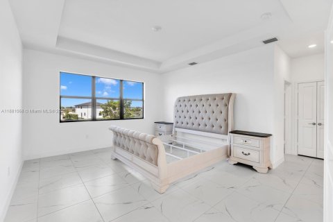 House in Miramar, Florida 4 bedrooms, 251.21 sq.m. № 1922394 - photo 22