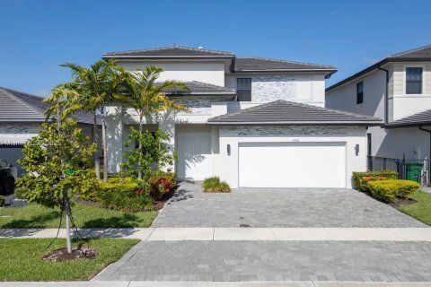 House in Miramar, Florida 4 bedrooms, 251.21 sq.m. № 1922394 - photo 2