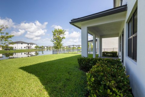 House in Miramar, Florida 4 bedrooms, 251.21 sq.m. № 1922394 - photo 9