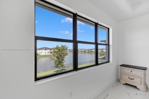 House in Miramar, Florida 4 bedrooms, 251.21 sq.m. № 1922394 - photo 23