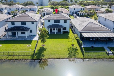 House in Miramar, Florida 4 bedrooms, 251.21 sq.m. № 1922394 - photo 8