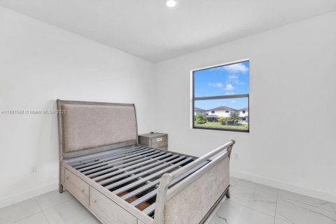 House in Miramar, Florida 4 bedrooms, 251.21 sq.m. № 1922394 - photo 18