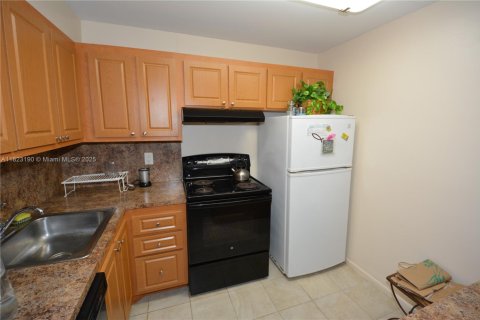 Condo in Plantation, Florida, 1 bedroom  № 1790608 - photo 2