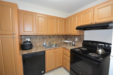 Condo in Plantation, Florida, 1 bedroom  № 1790608 - photo 3