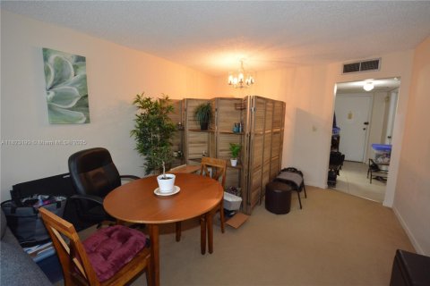 Condo in Plantation, Florida, 1 bedroom  № 1790608 - photo 10
