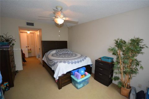 Condo in Plantation, Florida, 1 bedroom  № 1790608 - photo 13