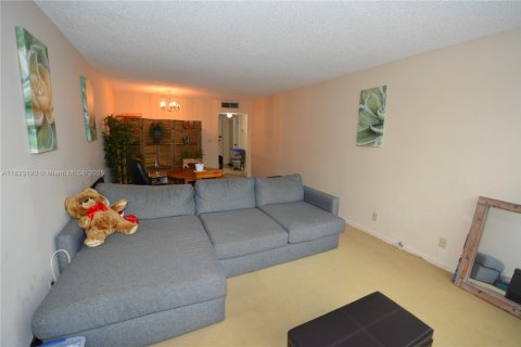 Condo in Plantation, Florida, 1 bedroom  № 1790608 - photo 9