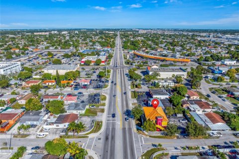 Commercial property in Hialeah, Florida № 1985513 - photo 5