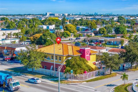 Commercial property in Hialeah, Florida № 1985513 - photo 2