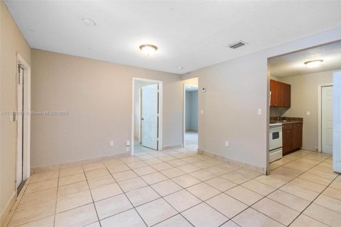 Villa ou maison à vendre à Hollywood, Floride: 3 chambres, 84.73 m2 № 2080257 - photo 5