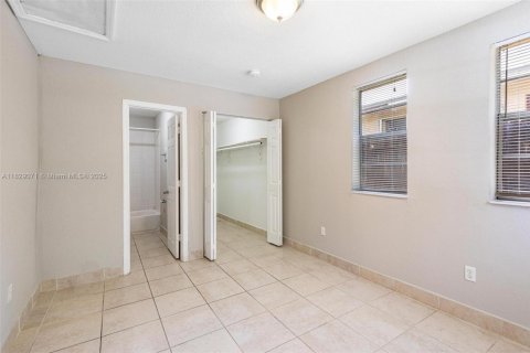 Villa ou maison à vendre à Hollywood, Floride: 3 chambres, 84.73 m2 № 2080257 - photo 9