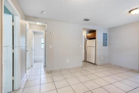 Villa ou maison à vendre à Hollywood, Floride: 3 chambres, 84.73 m2 № 2080257 - photo 4