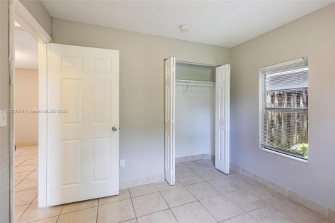 Villa ou maison à vendre à Hollywood, Floride: 3 chambres, 84.73 m2 № 2080257 - photo 21