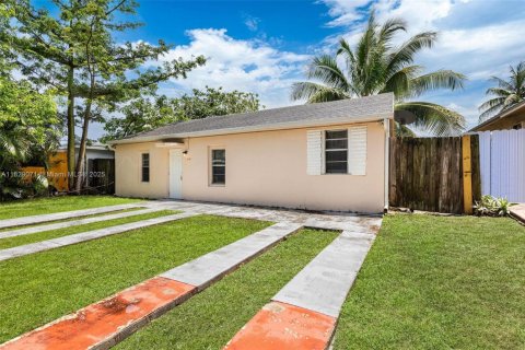 Villa ou maison à vendre à Hollywood, Floride: 3 chambres, 84.73 m2 № 2080257 - photo 25