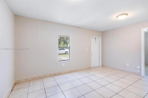 Villa ou maison à vendre à Hollywood, Floride: 3 chambres, 84.73 m2 № 2080257 - photo 6