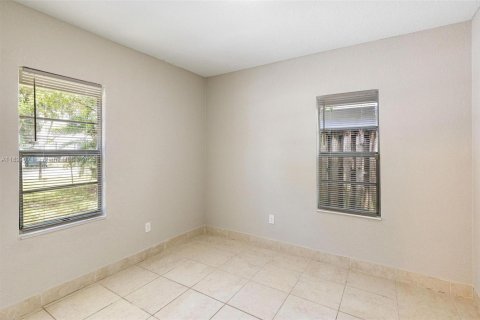 Villa ou maison à vendre à Hollywood, Floride: 3 chambres, 84.73 m2 № 2080257 - photo 15