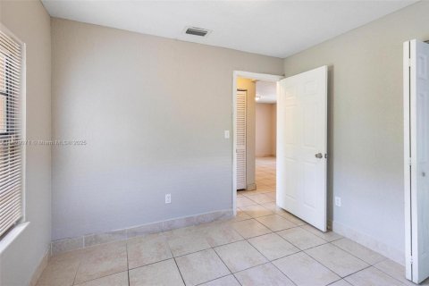 Villa ou maison à vendre à Hollywood, Floride: 3 chambres, 84.73 m2 № 2080257 - photo 22