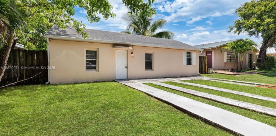 Villa ou maison à Hollywood, Floride 3 chambres, 84.73 m2 № 2080257