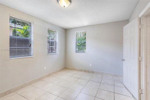 Villa ou maison à vendre à Hollywood, Floride: 3 chambres, 84.73 m2 № 2080257 - photo 12