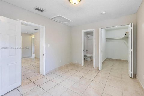 Villa ou maison à vendre à Hollywood, Floride: 3 chambres, 84.73 m2 № 2080257 - photo 10