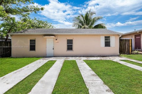 Villa ou maison à vendre à Hollywood, Floride: 3 chambres, 84.73 m2 № 2080257 - photo 24