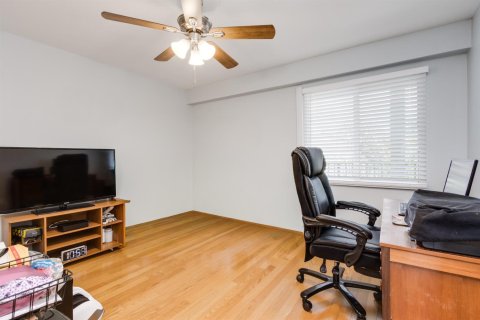 Condo in Pembroke Pines, Florida, 2 bedrooms № 2187159 - photo 28