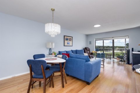 Condo in Pembroke Pines, Florida, 2 bedrooms № 2187159 - photo 11