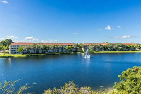 Condo in Pembroke Pines, Florida, 2 bedrooms № 2187159 - photo 18