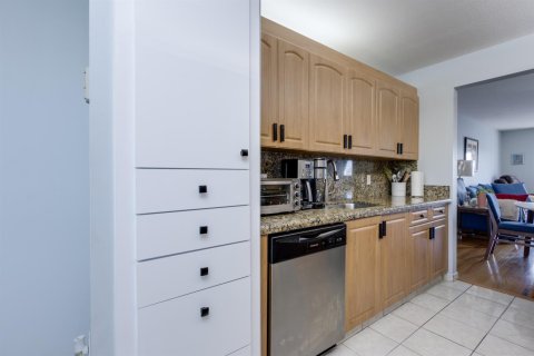Condo in Pembroke Pines, Florida, 2 bedrooms № 2187159 - photo 8