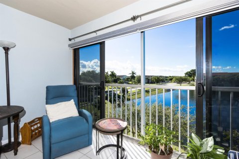 Condo in Pembroke Pines, Florida, 2 bedrooms № 2187159 - photo 16