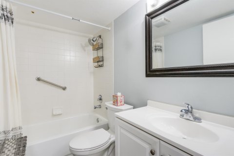 Condo in Pembroke Pines, Florida, 2 bedrooms № 2187159 - photo 26