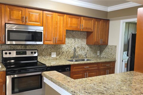 Condominio en Miami, Florida, 2 dormitorios  № 2008612