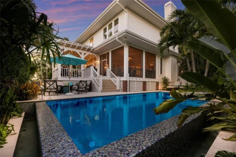 House in Bradenton, Florida 4 bedrooms, 328.6 sq.m. № 2424036 - photo 4