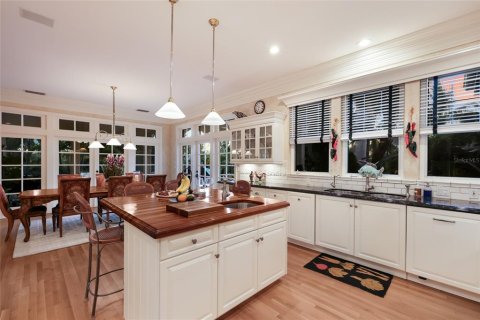 House in Bradenton, Florida 4 bedrooms, 328.6 sq.m. № 2424036 - photo 24