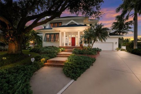 House in Bradenton, Florida 4 bedrooms, 328.6 sq.m. № 2424036 - photo 5