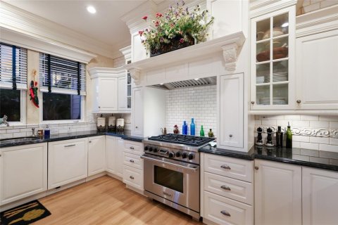 House in Bradenton, Florida 4 bedrooms, 328.6 sq.m. № 2424036 - photo 23