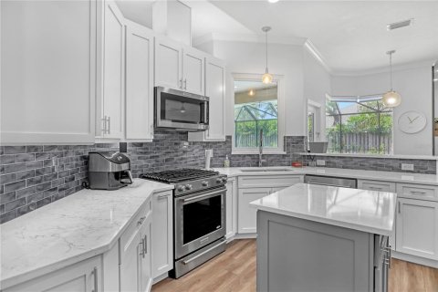 House in Indialantic, Florida 4 bedrooms, 228.82 sq.m. № 1879146 - photo 3