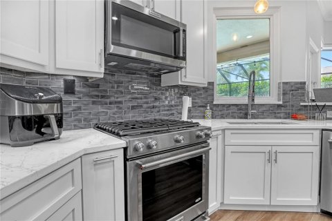House in Indialantic, Florida 4 bedrooms, 228.82 sq.m. № 1879146 - photo 25