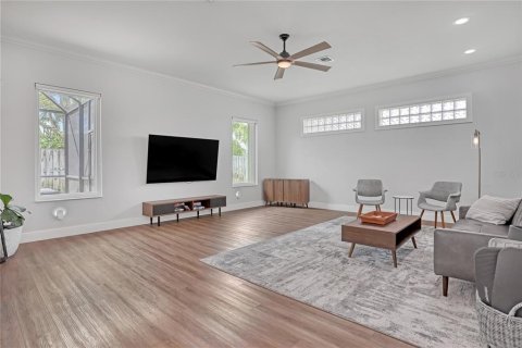 House in Indialantic, Florida 4 bedrooms, 228.82 sq.m. № 1879146 - photo 14
