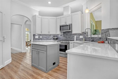 House in Indialantic, Florida 4 bedrooms, 228.82 sq.m. № 1879146 - photo 22