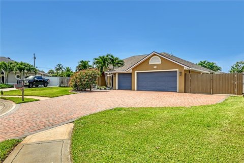 House in Indialantic, Florida 4 bedrooms, 228.82 sq.m. № 1879146 - photo 7