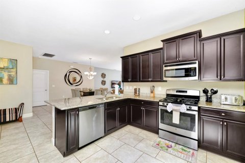 House in Davenport, Florida 5 bedrooms, 196.4 sq.m. № 2118302 - photo 6